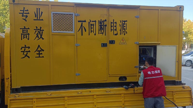 元江柴油发电机组和UPS电源配合使用时，如何避免切换过程中的电力中断？